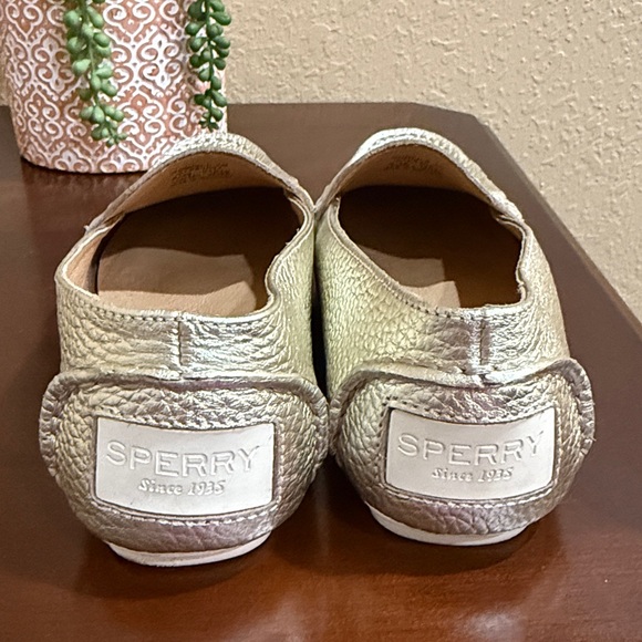 SPERRY BAY VIEW SLIP ON LEATHER LOAFER IN GOLD METALLIC WOMENS SIZE 7M - Picture 5 of 10